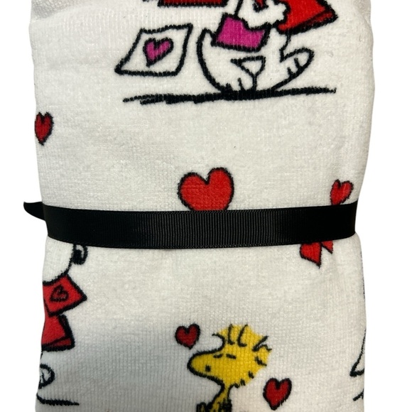 Peanuts Snoopy & Woodstock Valentine's Day Set 2 Hand Towels new - Picture 2 of 3